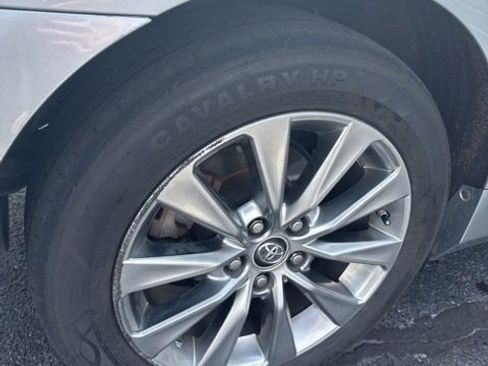 Used 2016 Toyota Camry XLE image 5