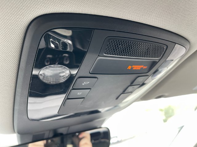 Used 2023 Kia Carnival LX FWD image 25