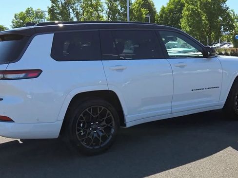 New 2026 Jeep Grand Cherokee L Summit AWD/4WD image 8