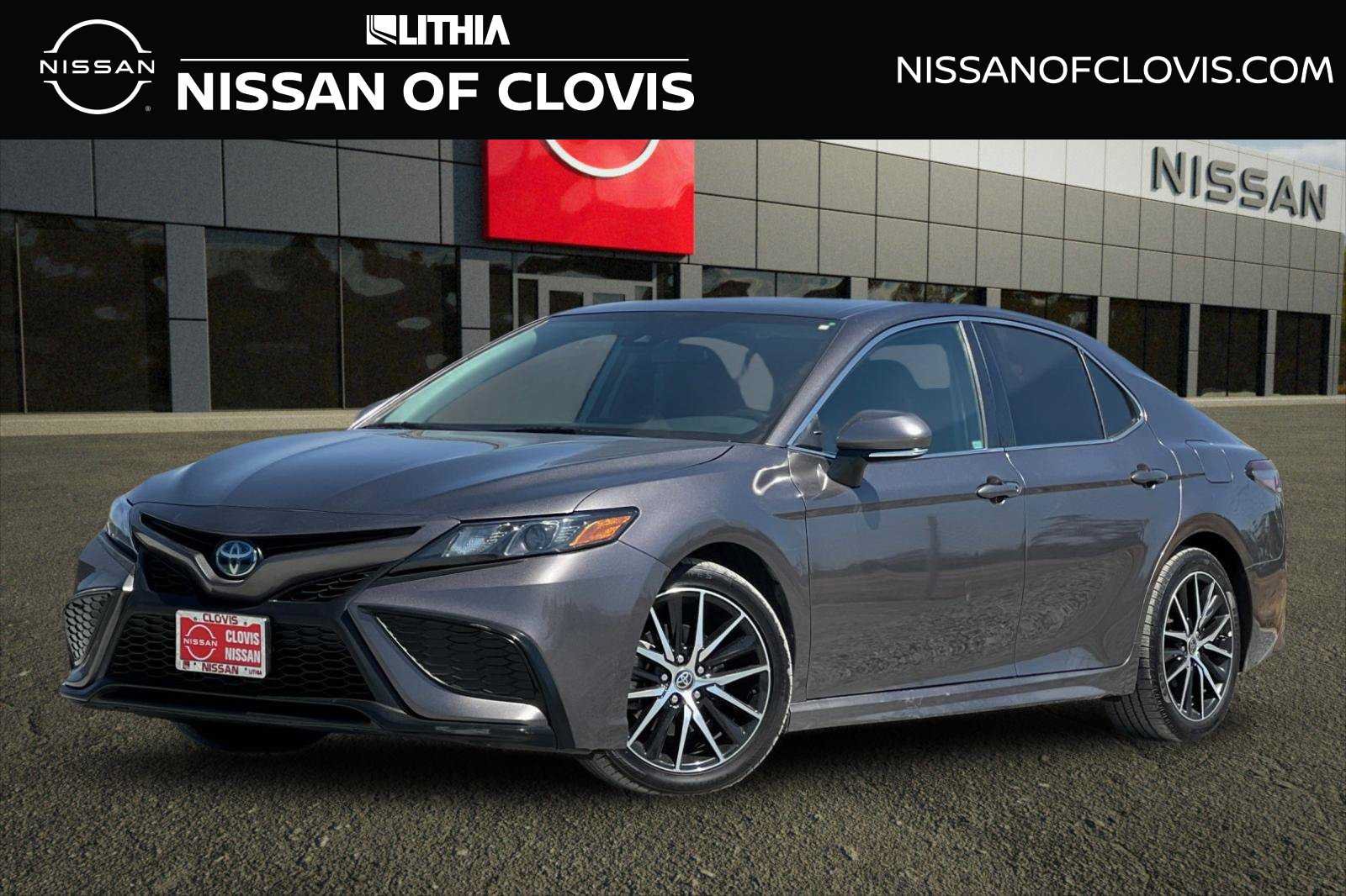Used 2022 Toyota Camry SE w/ Cold Weather Package FWD image 1