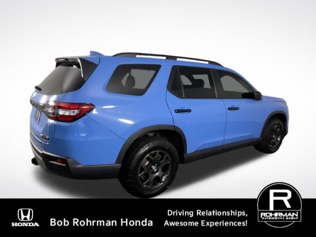 Used 2025 Honda Pilot TrailSport image 9