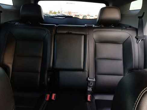 Used 2023 GMC Terrain SLT image 27