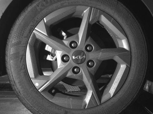 Used 2025 Kia K4 LXS image 15