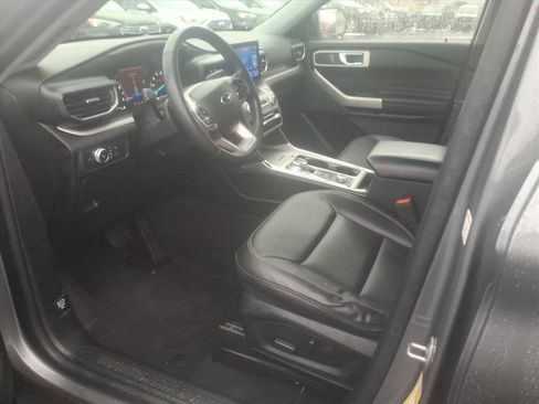 Certified 2022 Ford Explorer XLT w/ Equipment Group 202A image 13