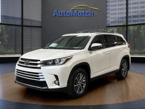 Used 2019 Toyota Highlander XLE AWD/4WD image 4