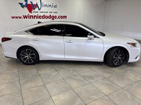 Used 2022 Lexus ES 350 w/ Premium Package FWD image 5