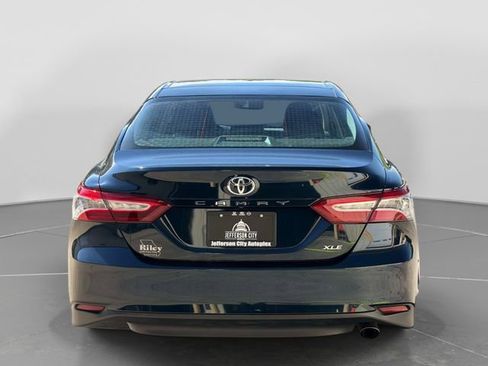 Used 2018 Toyota Camry XLE image 5