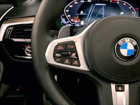 Used 2022 BMW M550i xDrive w/ Executive Package AWD/4WD image 18