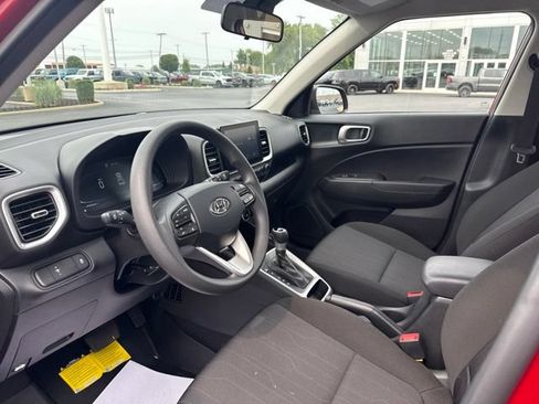 Used 2025 Hyundai Venue SE FWD image 13