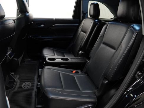 Used 2018 Toyota Highlander Limited AWD/4WD image 10