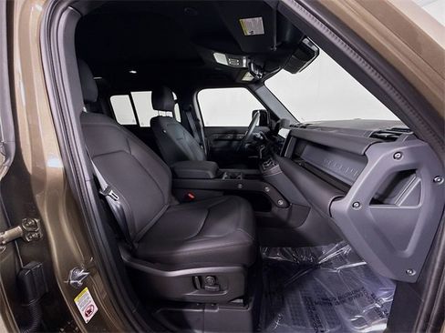 Used 2025 Land Rover Defender 110 S image 30