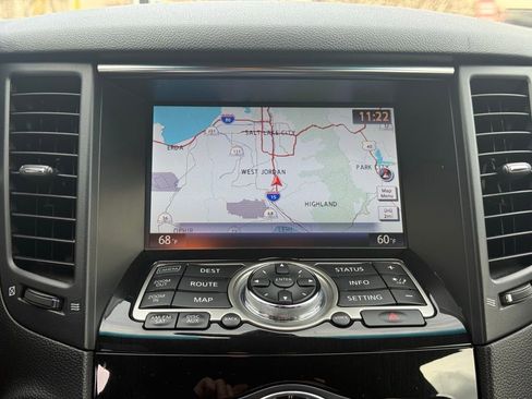 Used 2017 INFINITI QX70 AWD w/ Premium Package image 19