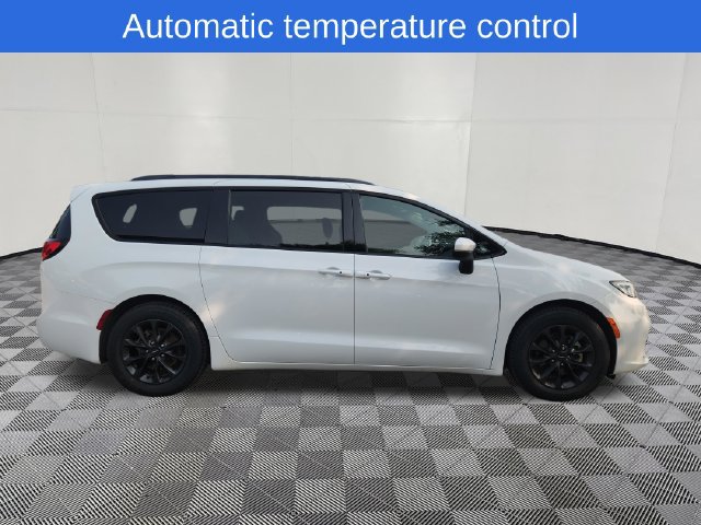 Used 2023 Chrysler Pacifica Touring w/ S Appearance Package FWD image 4