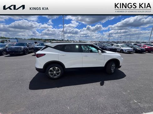 Used 2024 Chevrolet Blazer LT w/ Convenience Package FWD image 4