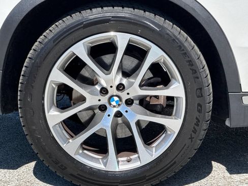 Used 2022 BMW X5 xDrive40i w/ Premium Package AWD/4WD image 25