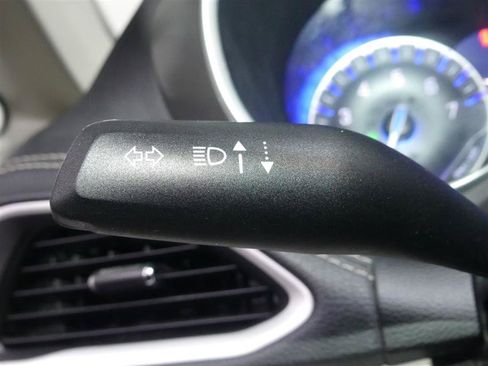 Used 2023 Chrysler Pacifica Touring-L FWD image 34