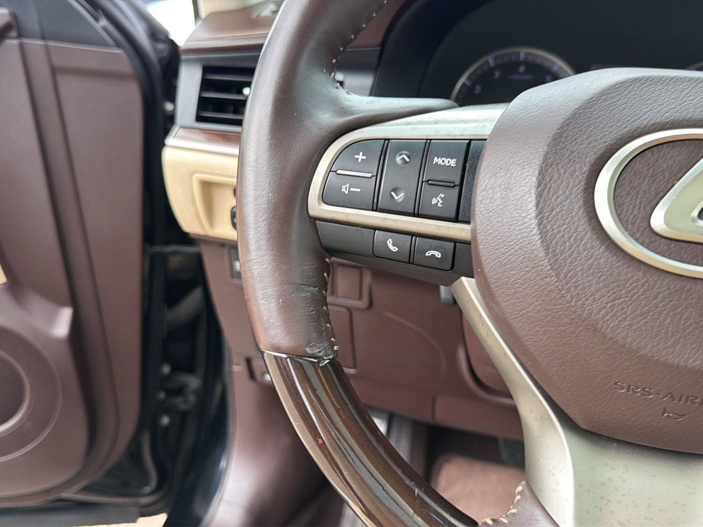 Used 2016 Lexus ES 350 w/ Luxury Package w/Wood Trim FWD image 18