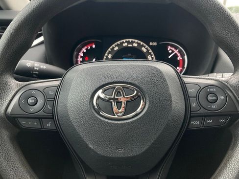 Used 2025 Toyota RAV4 XLE FWD image 20