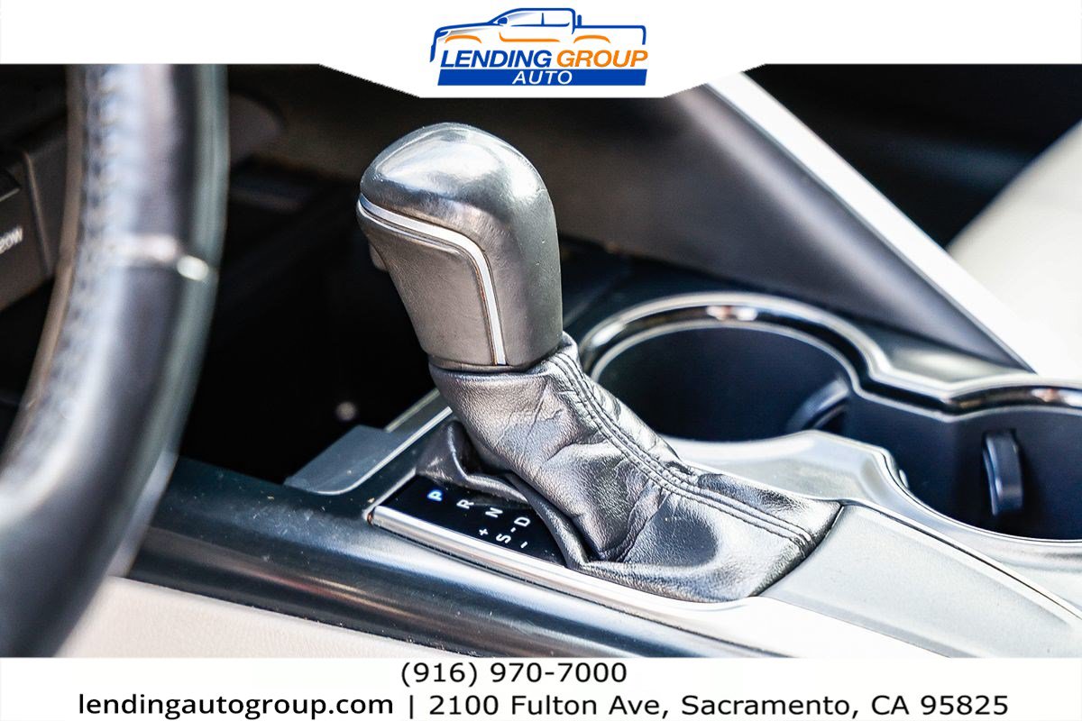 Used 2018 Toyota Camry SE w/ Accessory Appearance Package FWD image 19