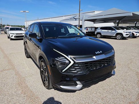 Used 2025 Kia Sportage LX FWD image 2