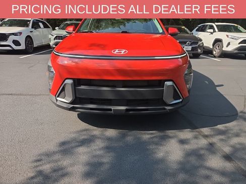 Used 2025 Hyundai Kona SEL FWD image 2