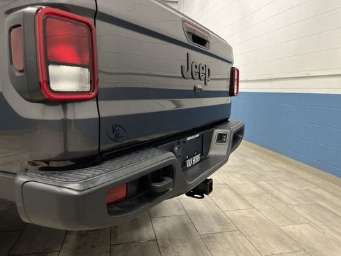 Used 2022 Jeep Gladiator Willys image 33