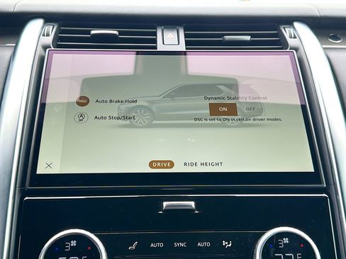 Used 2023 Land Rover Discovery Metropolitan Edition image 31