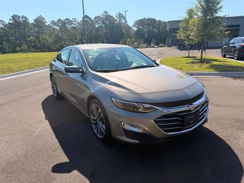 Used 2025 Chevrolet Malibu LT FWD image 11