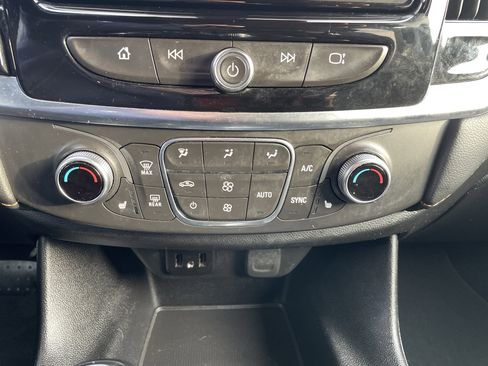 Used 2019 Chevrolet Traverse LT image 32