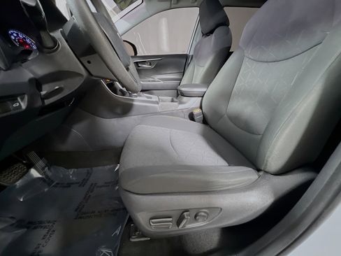 Used 2021 Toyota RAV4 XLE w/ Convenience Package image 15