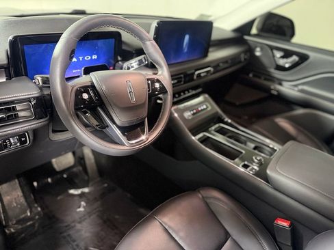 Used 2025 Lincoln Aviator AWD w/ Jet Appearance Package image 19