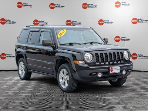 Used 2017 Jeep Patriot Latitude AWD/4WD image 3