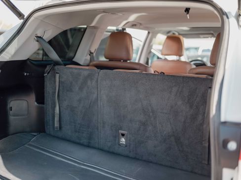 Used 2019 Toyota Highlander Limited w/ Carpet Mat Package (TMS) FWD image 14