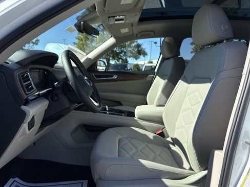 New 2026 Volkswagen Atlas SE image 11