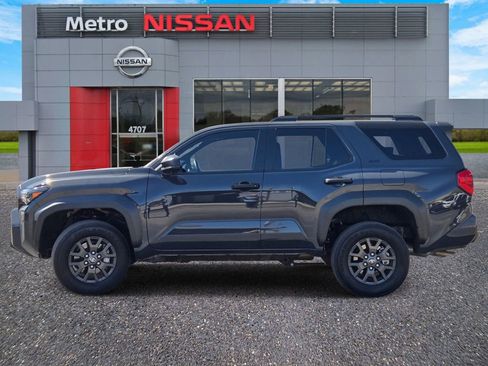 Used 2025 Toyota 4Runner SR5 image 3