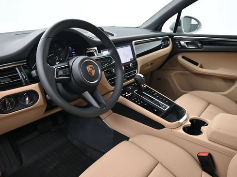 New 2026 Porsche Macan AWD/4WD image 4