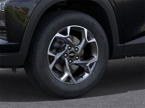 New 2025 Chevrolet Trax LT w/ Driver Confidence Package image 9