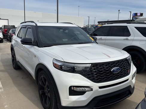 Used 2023 Ford Explorer ST w/ Equipment Group 401A image 2