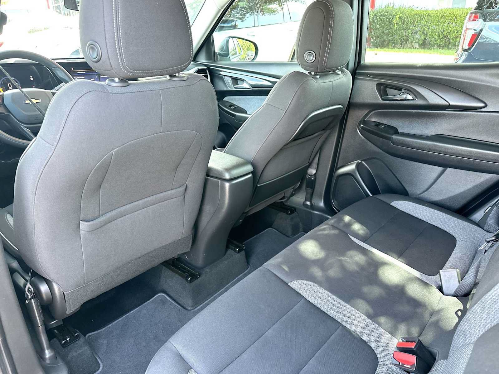 Used 2024 Chevrolet TrailBlazer LS FWD image 24