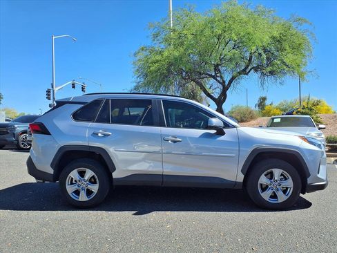 Used 2022 Toyota RAV4 XLE w/ Convenience Package image 4