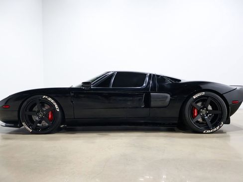 Used 2006 Ford GT RWD image 16