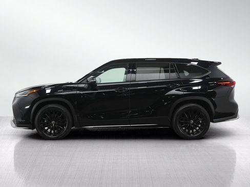 Used 2025 Toyota Highlander XSE AWD/4WD image 2