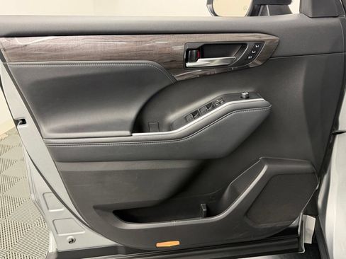 Used 2022 Toyota Highlander Platinum FWD image 20