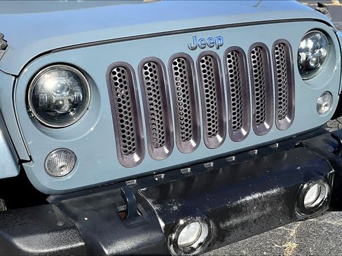 Used 2015 Jeep Wrangler Unlimited Sahara image 28