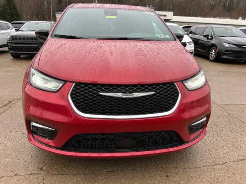 New 2026 Chrysler Pacifica Select image 3