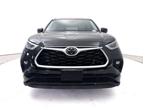 Used 2022 Toyota Highlander XLE FWD image 14