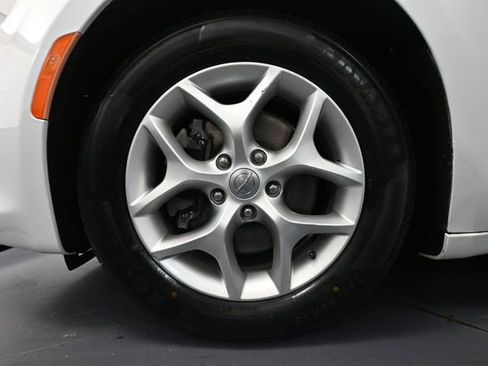 Used 2020 Chrysler Pacifica Limited FWD image 17