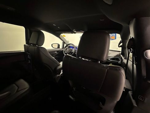 Used 2026 Chrysler Pacifica Select FWD image 30
