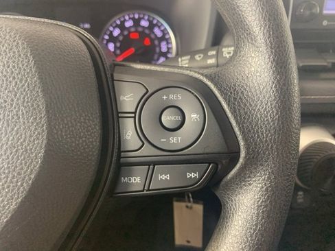 Used 2021 Toyota RAV4 LE image 16