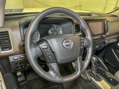 Used 2022 Nissan Frontier SV w/ Technology Package AWD/4WD image 19